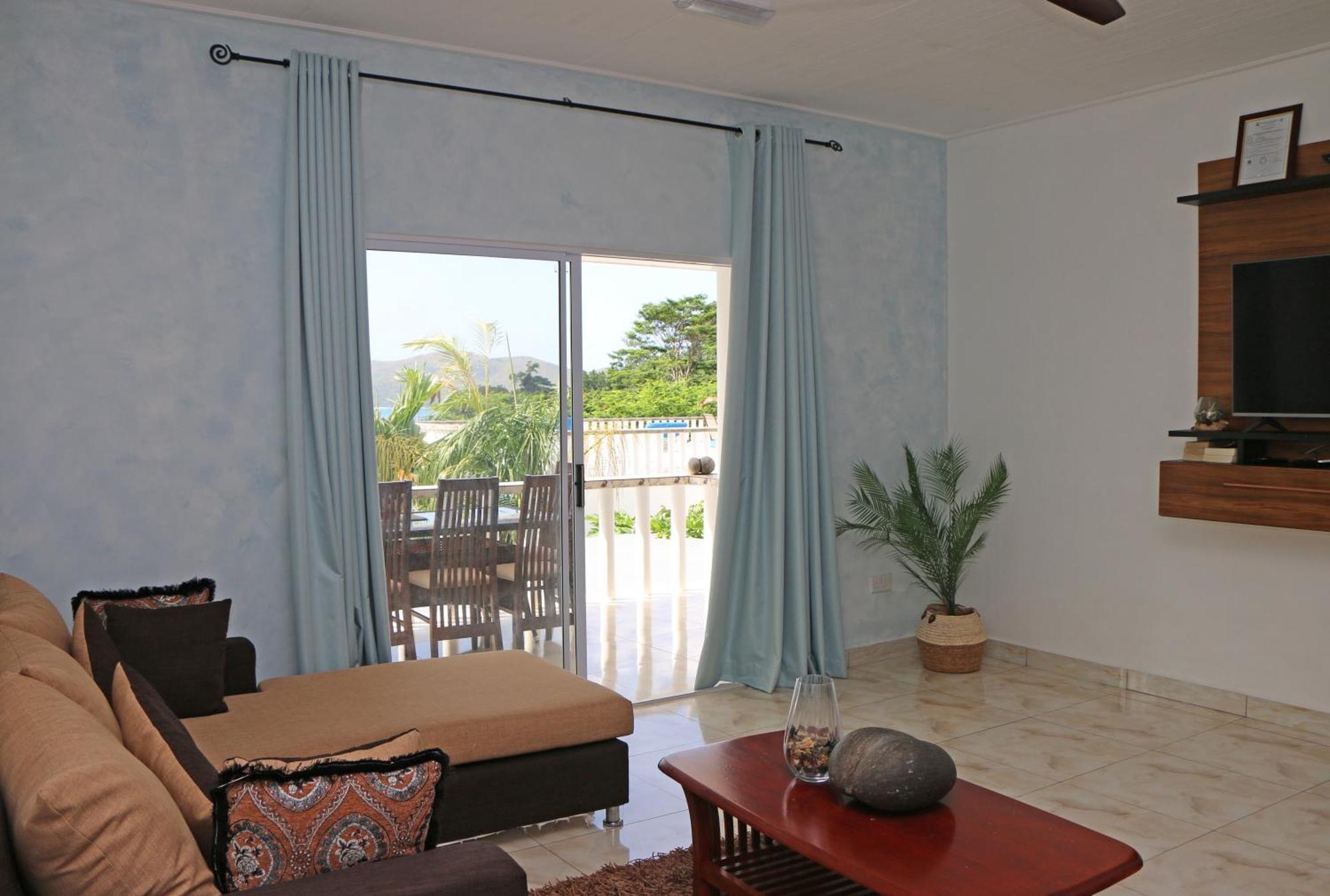 Ocean Blue Bay Apartment Anse Volbert Village Exterior foto